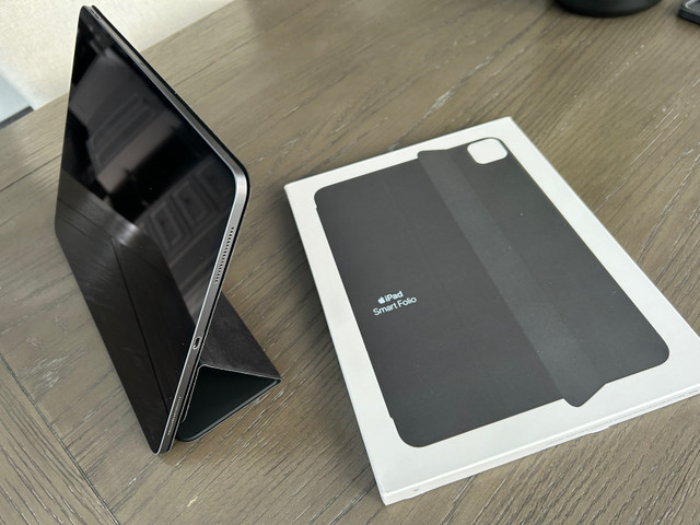 Smart Folio pour iPad Pro 12,9 po 6 iem Generation  dans Accessoires pour iPad et tablettes  à Shawinigan - Image 2