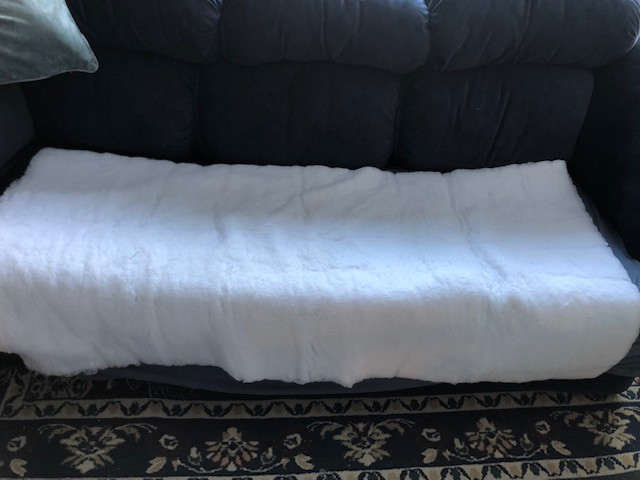Fluffy piece of blanket - multi-purpose $30 in Other in Oakville / Halton Region - Image 3