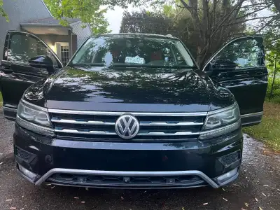 Volkswagen Tiguan 2018 en très bon état. Modèle AWD parfait pour l’hiver et les longs trajets. Toujo...