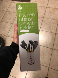 Kitchen utensil set with holder 