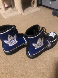 worn once maple Leafs boots
