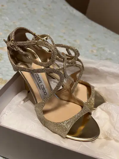 Brand new with box, purchased from Holt Renfrew. Perfect for wedding, grad.