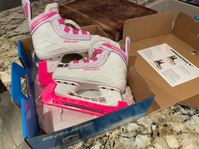 Bauer Prodigy Ice Skates, Toddler Size Y8-Y9, White/Pink in Skates & Blades in Windsor Region - Image 3