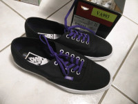 Size 8 black/purple laced Unworn