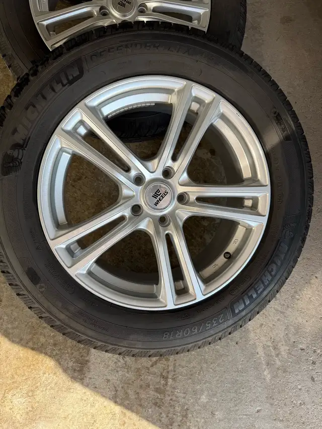 18 inch Alloys with Michelin defender tires (set of 4) in Tires & Rims in Oshawa / Durham Region - Image 2