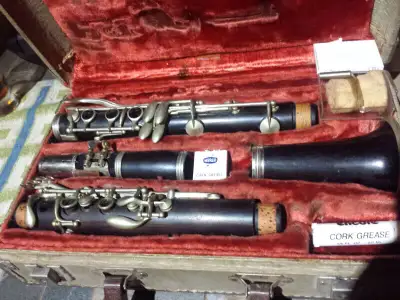 This is an "Evette Sponsored by Buffet Paris" Made in France, WOOD clarinet. The serial # is A 12913...
