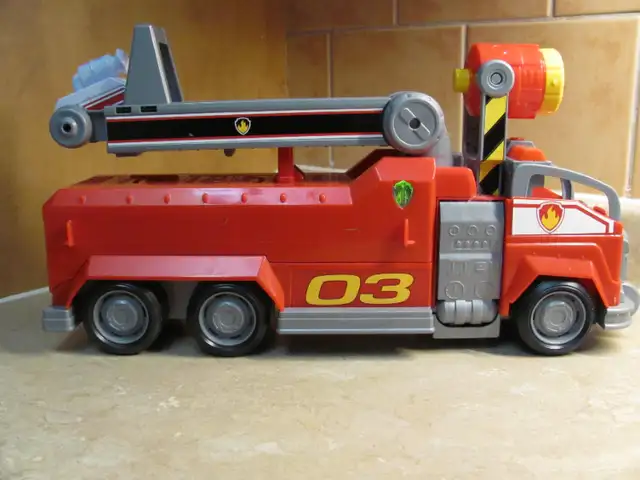 New Price *** Camion de pompier - Fire Truck *** Nouveau prix in Toys & Games in Gatineau - Image 6