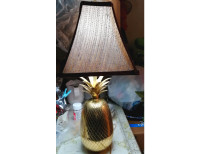 METAL BRONZE PINEAPPLE TABLE LAMP