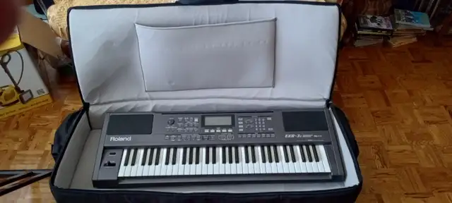 Roland EXR-3s Arranger Keyboard and Amplifier in Pianos & Keyboards in Calgary - Image 4