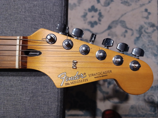 Fender Guitar Stratocaster in Guitars in Kitchener / Waterloo - Image 2