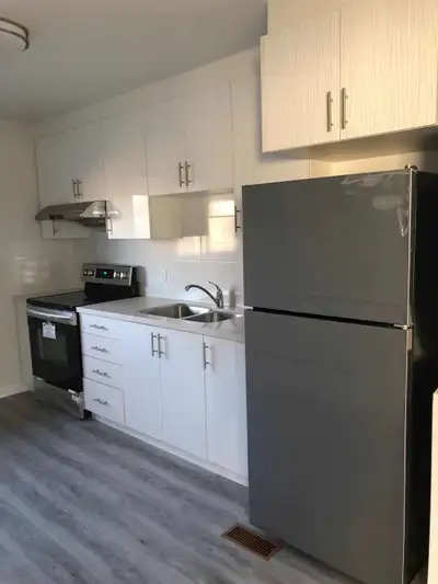 - Gorgeous 2 Bedroom unit @401 & DVP (upper floor) - High Demand Community, Walking Distance to TTC,...