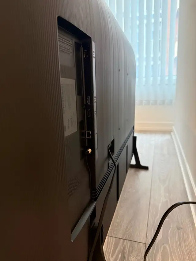 Samsung 55” Crystal UHD 4K Smart TV - Excellent Condition in General Electronics in City of Toronto - Image 5