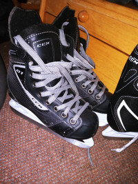 CCM  CUSTOM  01  ICE  SKATES