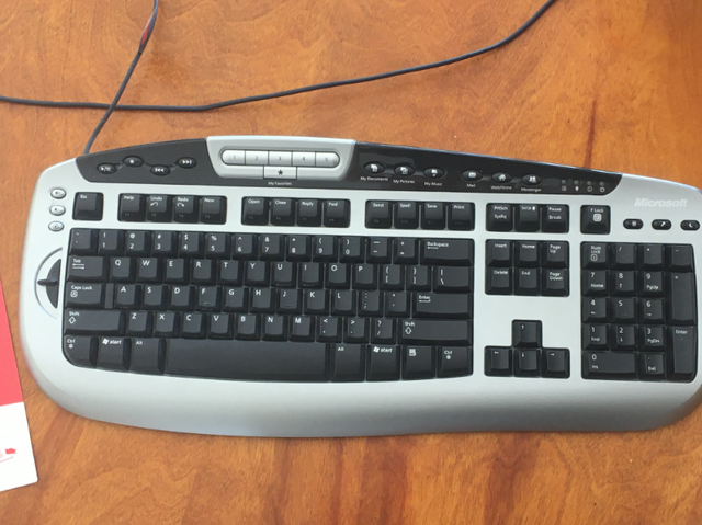 Microsoft Computer PC Digital Media Pro Keyboard 1031 - LIKE NEW in Mice, Keyboards & Webcams in Calgary - Image 3