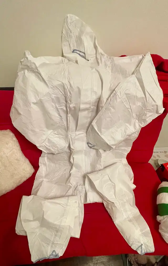 Heavy Duty Disposable Coverall with hoodXXL pack of 12 in Other Business & Industrial in City of Toronto - Image 4