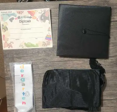 ✨️KINDERGARTEN GRADUATION CAP & GOWN✨️ Includes sash, cap, gown, and graduation certificate. Perfect...