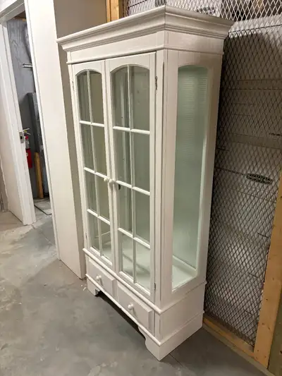 Beautiful unit, must see. Paid $1200 several years ago, still like new.