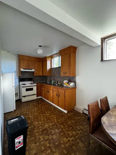 This is a two bedrooms basement rental on Enniskillen Ave. It has a separate entrance for itself. Tw...