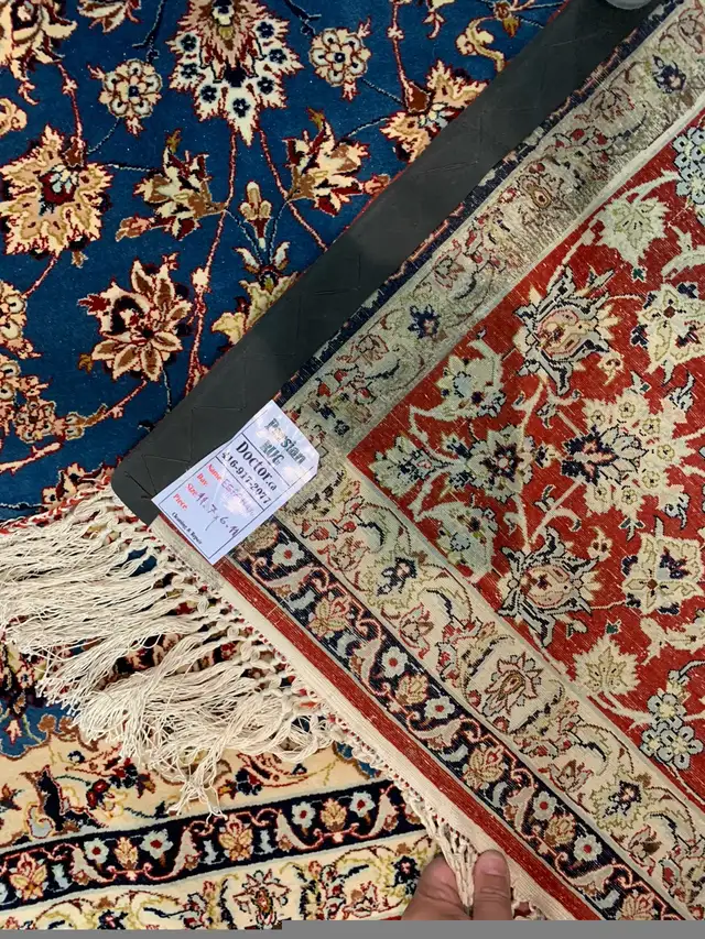 Persian Isfahan rug in Rugs, Carpets & Runners in Markham / York Region - Image 3