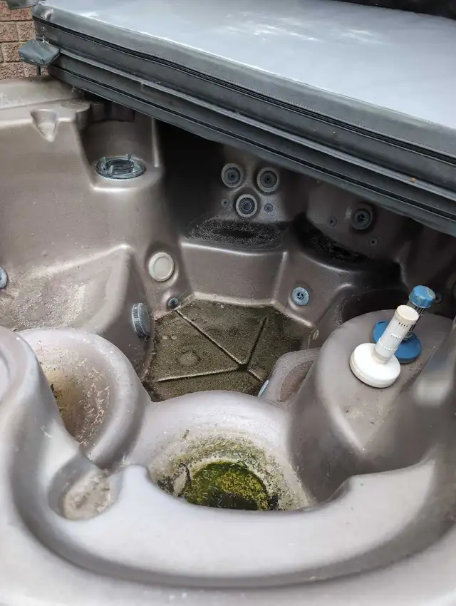 Hot Tub For Sale in Hot Tubs & Pools in Kitchener / Waterloo - Image 3