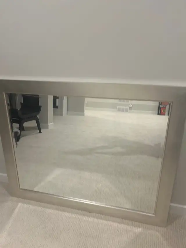 Silver trimmed Mirror in Home Décor & Accents in Saskatoon - Image 2