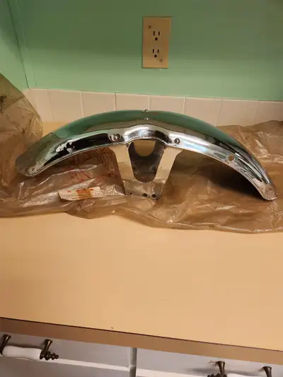 USED SOLID HONDA CL350 FRONT FENDER WITH SURFACE RUST UNDERNEATH AND SMALL DENT AT FRONT