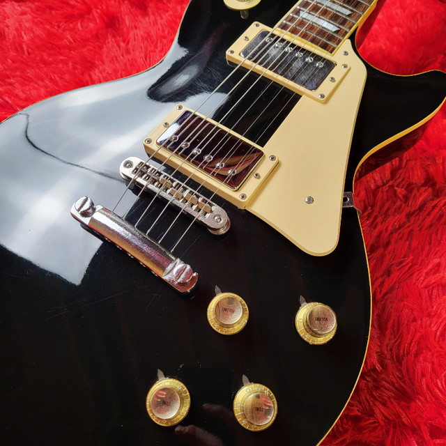 1976 Aria Pro II LS-700 Les Paul Standard Made In Japan MIJ in Guitars in Kitchener / Waterloo - Image 3