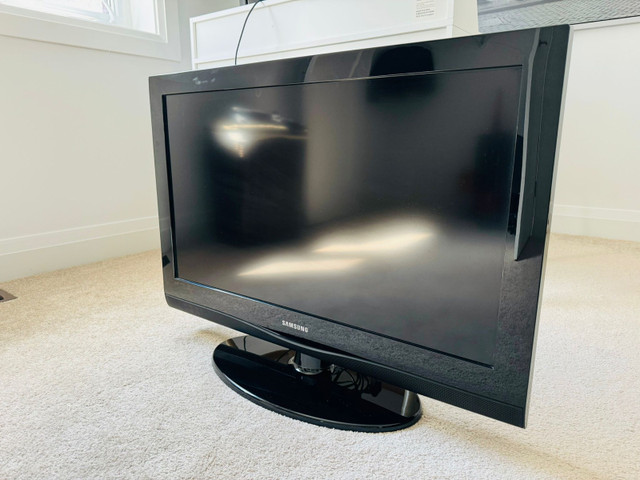 Samsung 32” LN32C350D1D  in TVs in Markham / York Region - Image 2