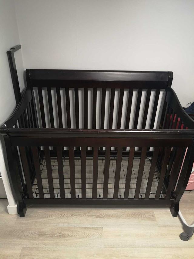 Naples 4 in 1 crib  in Cribs in Oshawa / Durham Region