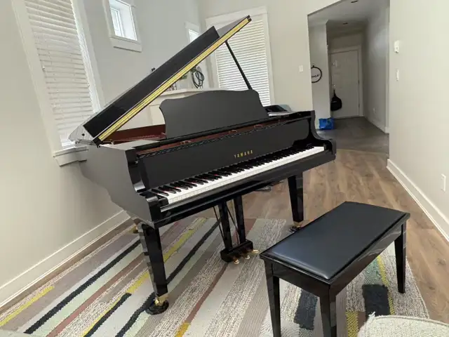 Yamaha GC2 Baby Grand Piano (2.5 Years Old) in Pianos & Keyboards in Richmond - Image 4