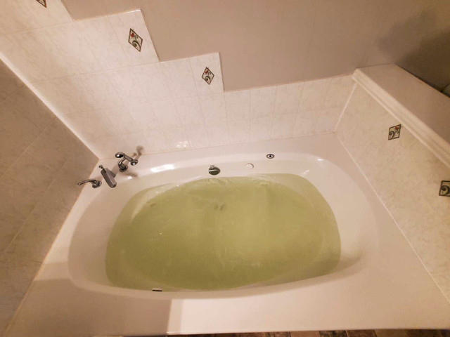 Free Mirolin whirlpool soaker tub  in Plumbing, Sinks, Toilets & Showers in Gatineau - Image 2