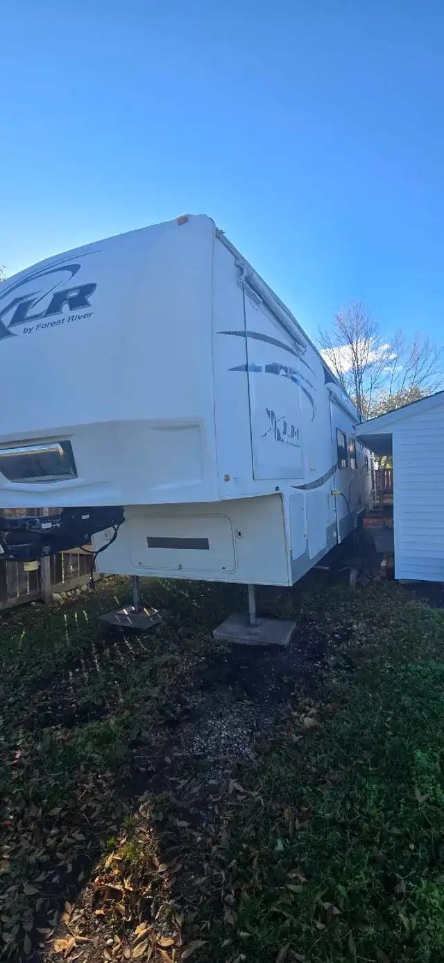 37' toy hauler 5th wheel in RVs & Motorhomes in Grande Prairie - Image 2