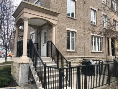 1 bedroom 1 bedroom condo with underground parking, storage locker, private entrance and gated patio...