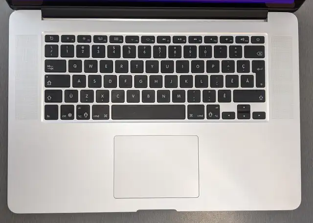 Apple MacBook Pro (Retina, 15-inch, Mid 2015) in Laptops in Longueuil / South Shore - Image 3