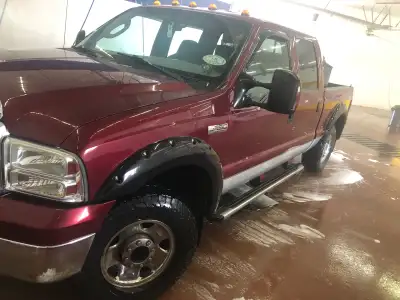 06 F250 V8 5.4l 4x4 crew cab. 201k -new tires with less than 6000km -full size spare with a couple e...