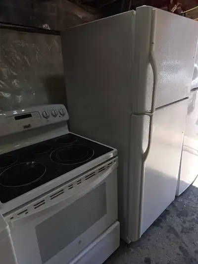 Ensemble réfrigérateur et cuisinière Amana et GE, View more