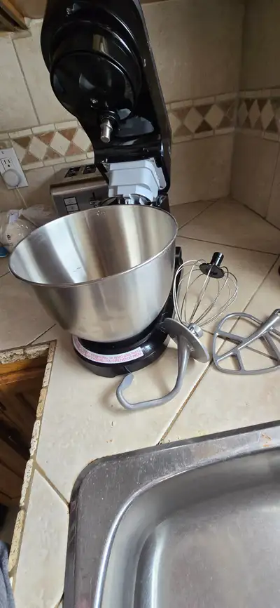 Master chef stand mixer for sale. Given to me as a gift but I don't use it. Comes with dough hook, w...
