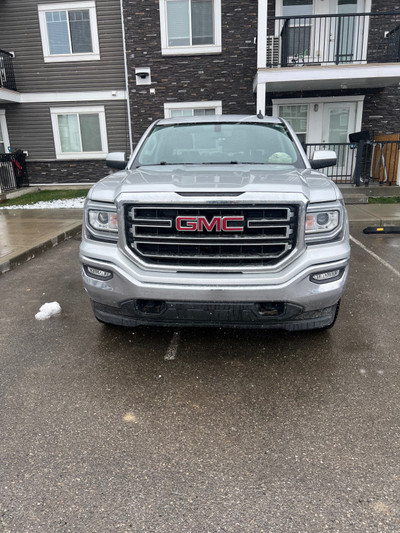 2018 gmc sierra 1500 sle ONLY 70,555Kms!