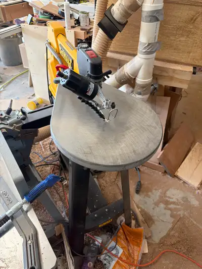 This pre-owned DeWalt scroll saw is ready for your next woodworking project, featuring a robust desi...