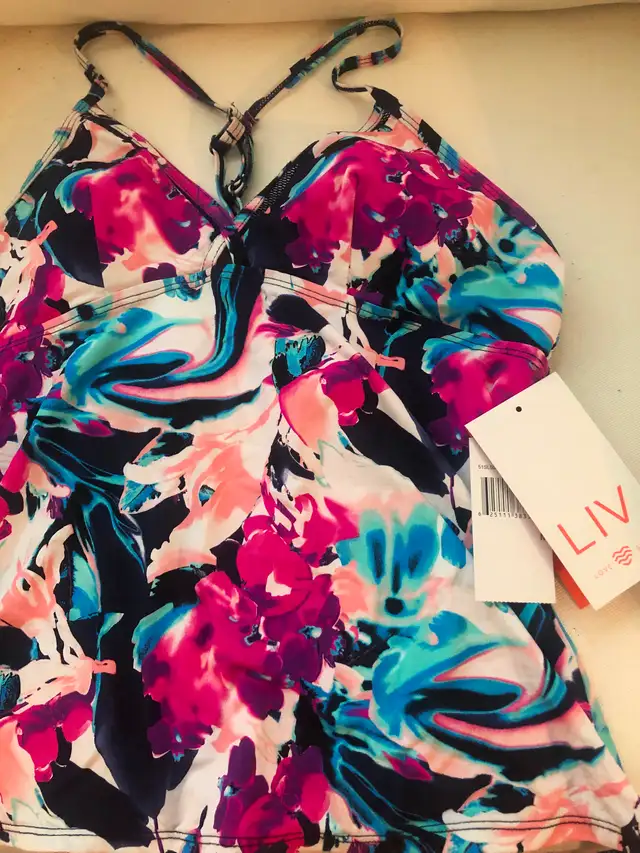 NWT LIV Swimwear tankini bathing suit top Size 34-36” bust (M)