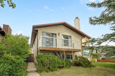 Beautiful Upstairs suite for rent Airdrie. Near trischool