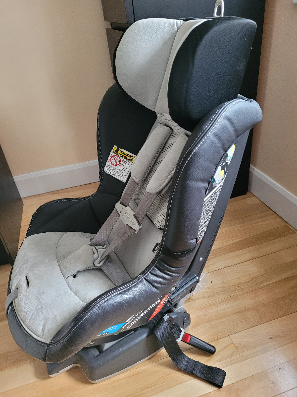 PegPerego child Seat / Siège d’auto Convertible dans Poussettes, porte-bébés et sièges d'auto  à Ville de Montréal - Image 3