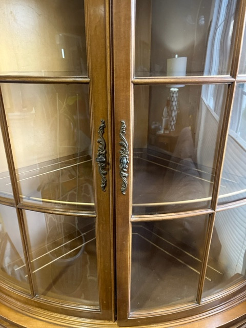 Antique Hutch /Corner Display Cabinet in Hutches & Display Cabinets in Markham / York Region - Image 3