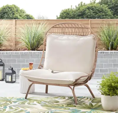 Cuddle Chair/ Fauteuil enveloppant, View more