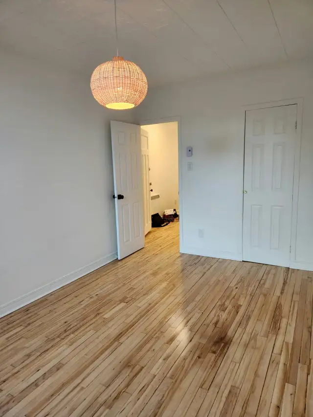 Dispo et Octobre Gratuit ! Super 3 1/2 rénové. 5 electro INCLUS in Long Term Rentals in City of Montréal - Image 10