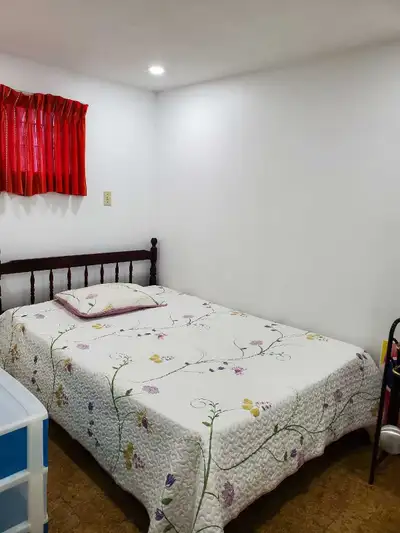 Looking for group 1 or 2 people to rent 1 bed plus den, View more