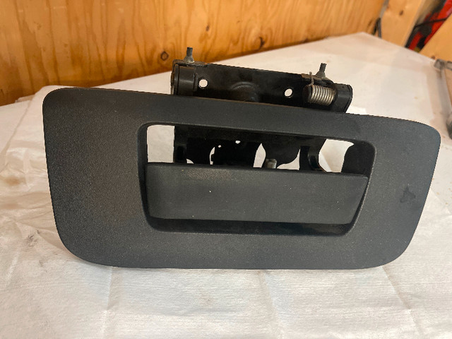 2007-14 GMC tail gate latch handle MAKE ME AN OFFER in Auto Body Parts in Moncton