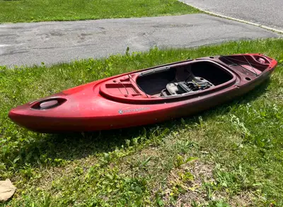 Perception Sound 9.5 Sit Inside Fishing Angling Kayak Used maybe half a dozen times