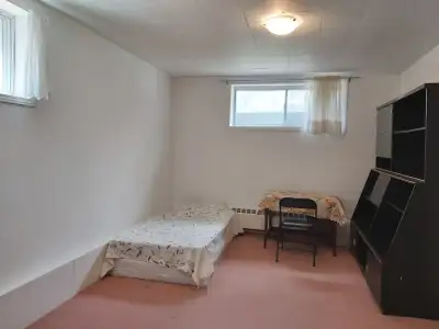 PRIVATE ROOM RENT AVAILABLE IN ETOBICOKE