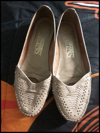 Ladies Flat Shoes  Sz 7  $10